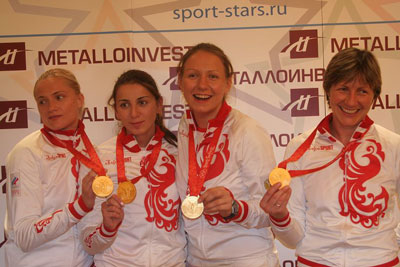 Команда рапиристок в составе Виктории Никишиной, Светланы Бойко и Евгении Ламоновой