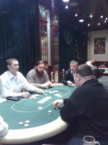� 4 ������� �� 8 ������� � �������� ����� ������ ������� ������ ��������� ������� ����� PokerMoscow