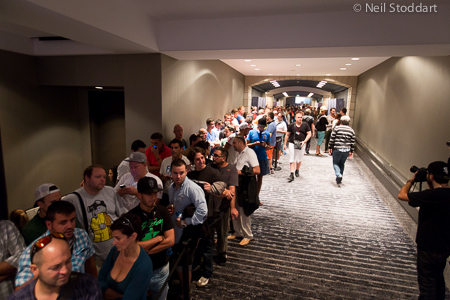 the_side_event_queue_ept10bar_d1-thumb-450x300-200496.jpg