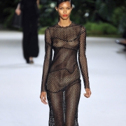 На Paris Fashion Week супермодели провели показательную игру в покер На Paris Fashion Week супермодели провели показательную игру в покер