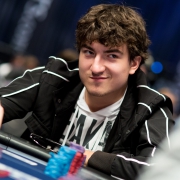Дима Урбанович поспорил с Ванессой Селбст 1:200, что возьмет 3 браслета WSOP-2016. Видеоинтервью Дима Урбанович поспорил с Ванессой Селбст 1:200, что возьмет 3 браслета WSOP-2016. Видеоинтервью