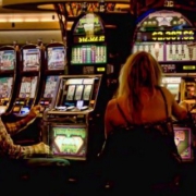 Австралийское казино обвиняют в незаконной переделке покерных автоматов
