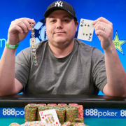 Шон Диб лидирует в гонке «Игрок года на WSOP» Шон Диб лидирует в гонке «Игрок года на WSOP»