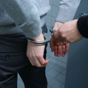 В Новокузнецке киллера осудили на 9 лет за неудавшееся покушение на покериста В Новокузнецке киллера осудили на 9 лет за неудавшееся покушение на покериста