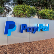 Лучшие сотрудники PayPal сыграют в покер с вице-президентом компании Лучшие сотрудники PayPal сыграют в покер с вице-президентом компании