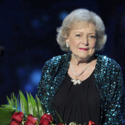 Актриса Бетти Уайт отметила 97-летие игрой в покер Актриса Бетти Уайт отметила 97-летие игрой в покер