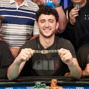 Алекс Эпштейн выиграл первый в истории браслет WSOP по «короткому» холдему Алекс Эпштейн выиграл первый в истории браслет WSOP по «короткому» холдему