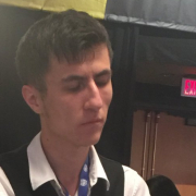 Дилер на WSOP предложил одеколон дурно пахнущему игроку Дилер на WSOP предложил одеколон дурно пахнущему игроку