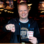 Финская легенда Юха Хеллпи завоевал свой первый браслет WSOP Финская легенда Юха Хеллпи завоевал свой первый браслет WSOP