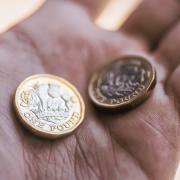 В онлайн-казино Великобритании могут ограничить ставку в слотах 2 фунтами