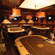 Покеристы Лас-Вегаса самостоятельно уходят в карантин