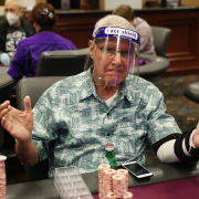 В Лас-Вегасе снова открылись казино. Покер пока только в формате 5-макс