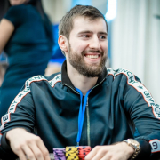 Виктор Малиновский выиграл банк размером $500 тыс. с одномастными 7-2 Виктор Малиновский выиграл банк размером $500 тыс. с одномастными 7-2