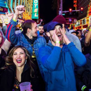 Покер-клуб в Сан-Франциско отменил новогоднюю вечеринку, когда число приглашённых превысило 4000