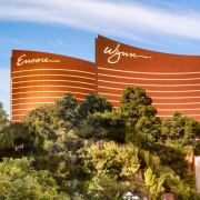 Казино Wynn в Лас-Вегасе заплатит $5,6 млн за принуждение дилеров делиться чаевыми Казино Wynn в Лас-Вегасе заплатит $5,6 млн за принуждение дилеров делиться чаевыми