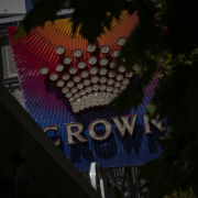 Новый скандал с австралийским казино Crown: женщина играла в баккару 96 часов подряд Новый скандал с австралийским казино Crown: женщина играла в баккару 96 часов подряд