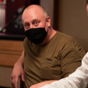 Мужчина сыграл в женском турнире WSOP, пообещав отдать выигрыш на благотворительность Мужчина сыграл в женском турнире WSOP, пообещав отдать выигрыш на благотворительность