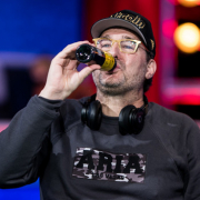 Фил Хельмут так проголодался на WSOP, что прямо за столом купил надкусанный сэндвич за $150 Фил Хельмут так проголодался на WSOP, что прямо за столом купил надкусанный сэндвич за $150