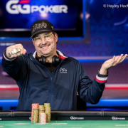 Фил Хельмут выиграл свой 16-й браслет WSOP в безлимитный лоуболл 2–7 Фил Хельмут выиграл свой 16-й браслет WSOP в безлимитный лоуболл 2–7