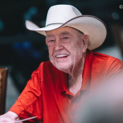 Дойл Брансон вернулся на WSOP в канун Хэллоуина Дойл Брансон вернулся на WSOP в канун Хэллоуина
