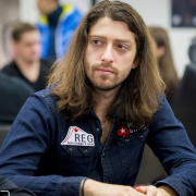 Покер-про Игорь Курганов курирует благотворительную деятельность Илона Маска