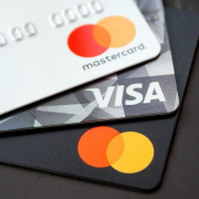 VISA и MasterCard приостановили работу в России