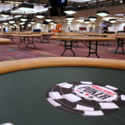 Комментаторы Лон Макихерн и Норман Чад провели экскурсию по новой арене WSOP Комментаторы Лон Макихерн и Норман Чад провели экскурсию по новой арене WSOP