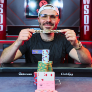 Дэн Смит выиграл свой первый браслет в чемпионате по хедс-апу за $25,000 Дэн Смит выиграл свой первый браслет в чемпионате по хедс-апу за $25,000