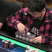 Покерист сел в игру $5/$5 со стеком $1,000,000 Покерист сел в игру $5/$5 со стеком $1,000,000