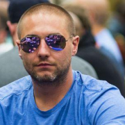 Ченс Корнут нашёл в старом рюкзаке фишки казино Bellagio на $8,000 Ченс Корнут нашёл в старом рюкзаке фишки казино Bellagio на $8,000