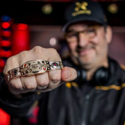 Фил Хельмут выиграл 17-й браслет WSOP (+$800k) Фил Хельмут выиграл 17-й браслет WSOP (+$800k)